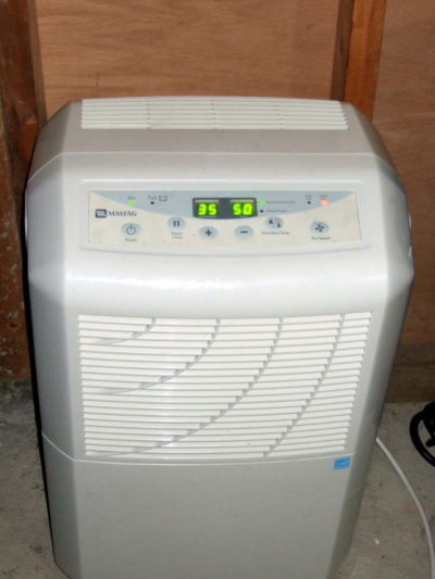 Dehumidifier air consumer appliance